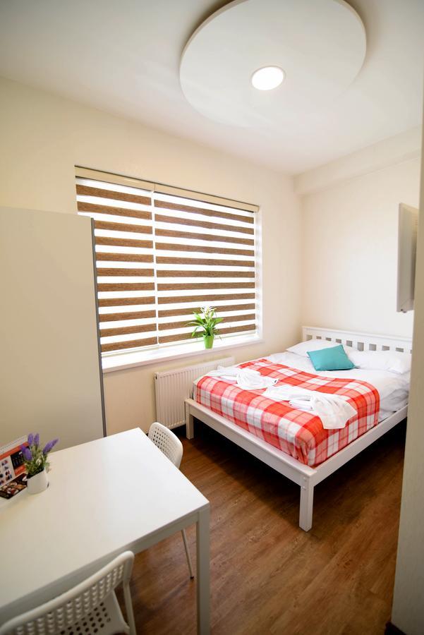 Green Suites London Room photo